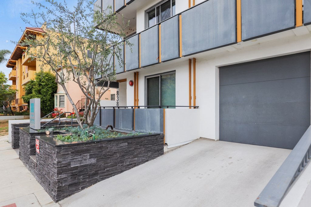 Private Garage * Select Units Only