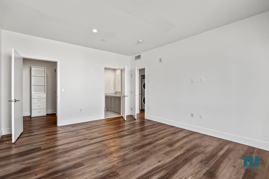 Large-Size Bedroom with Walk-In Closet with Shelving, Recessed Lighting, Vinyl Flooring, and Patio