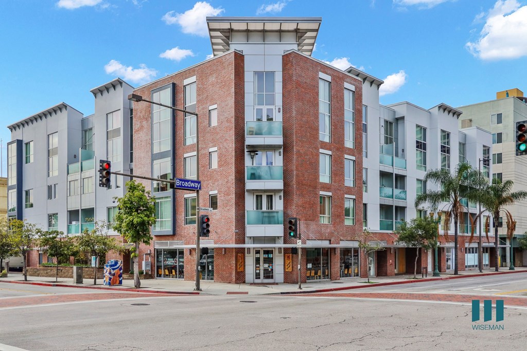 Street View of Broadway at Glendale by Wiseman