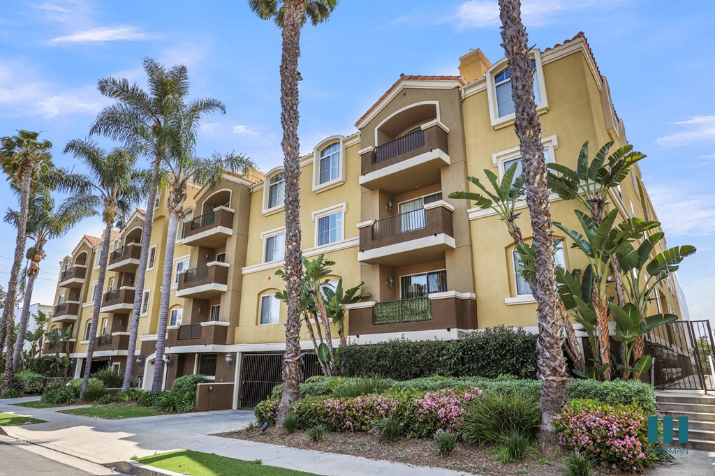 Sidewalk View of Barry Diamond by Wiseman