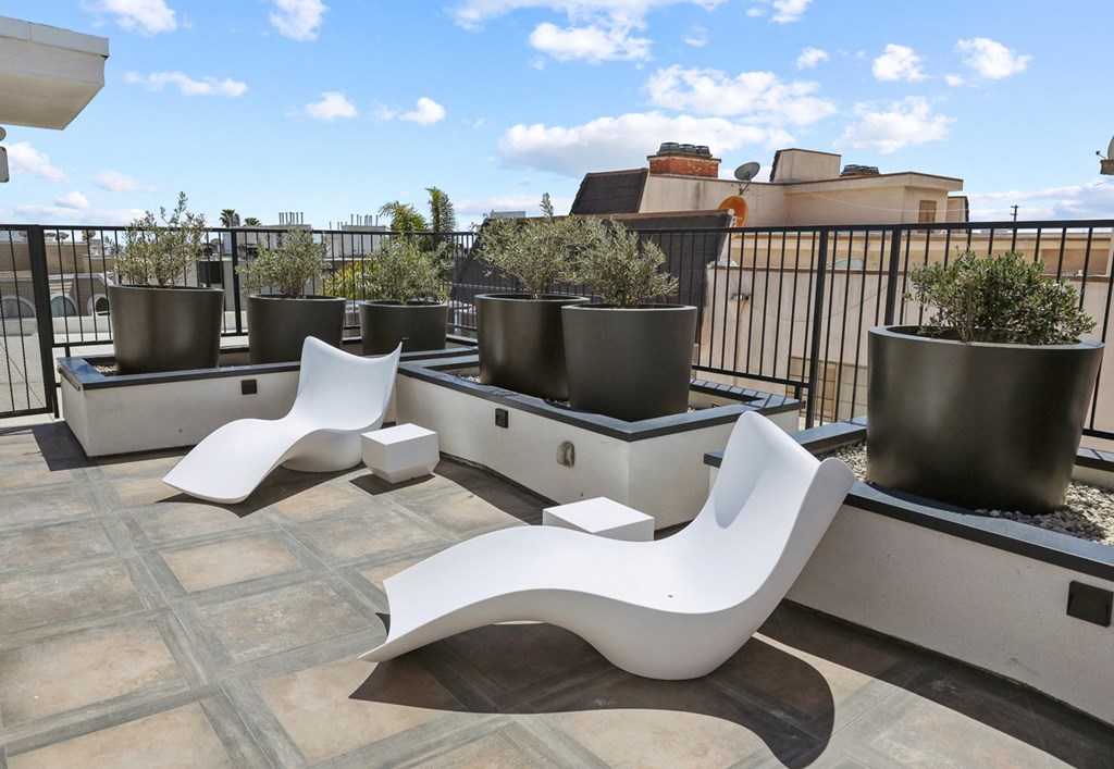 West LA apartment with Rooftop