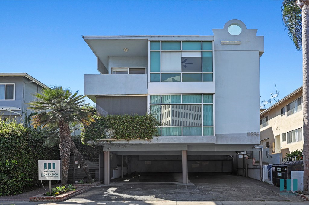 Front of Gorham Ten by Wiseman