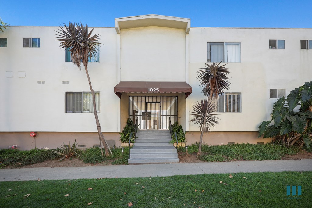 Front Exterior of Granville Elegance by Wiseman