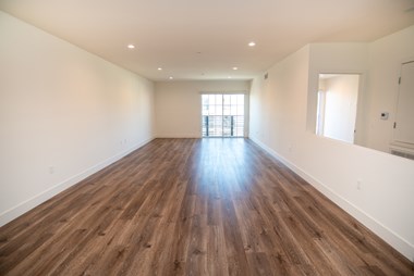106 S.Kings RD. 2-3 Beds Apartment for Rent - Photo Gallery 3