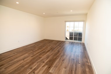 106 S.Kings RD. 2-3 Beds Apartment for Rent - Photo Gallery 4