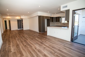 126 N.Kings RD. 3 Beds Apartment for Rent - Photo Gallery 2