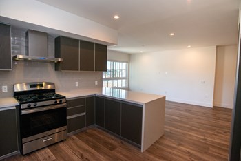 126 N.Kings RD. 3 Beds Apartment for Rent - Photo Gallery 5