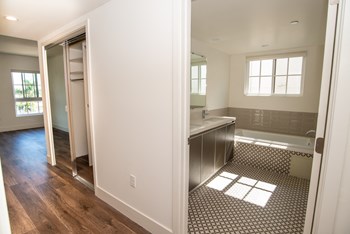 126 N.Kings RD. 3 Beds Apartment for Rent - Photo Gallery 14