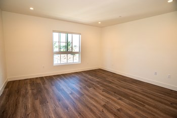 126 N.Kings RD. 3 Beds Apartment for Rent - Photo Gallery 10