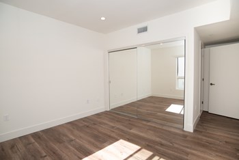 126 N.Kings RD. 3 Beds Apartment for Rent - Photo Gallery 6