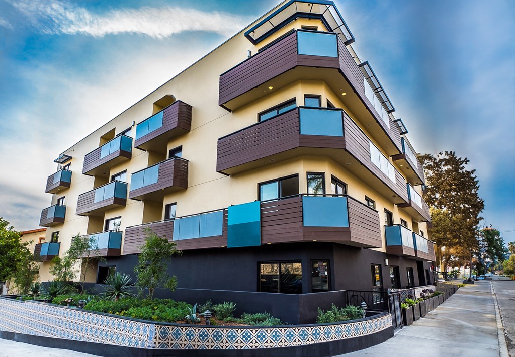 Corner View of Hawthorn Poinsettia by Wiseman