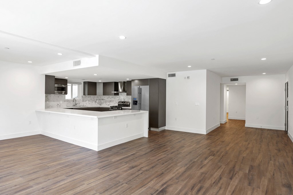 West LA apartment with Open-Concept Floor Plan and Full-Size Kitchen