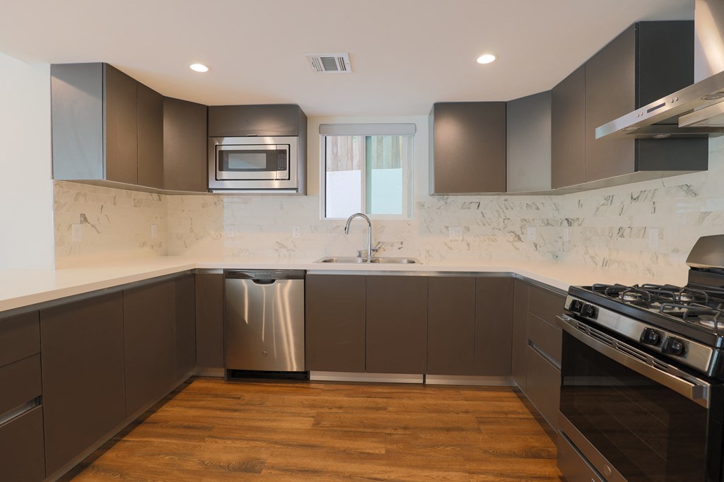 West LA apartments with Full-Size Kitchen and Energy-Efficient Appliances