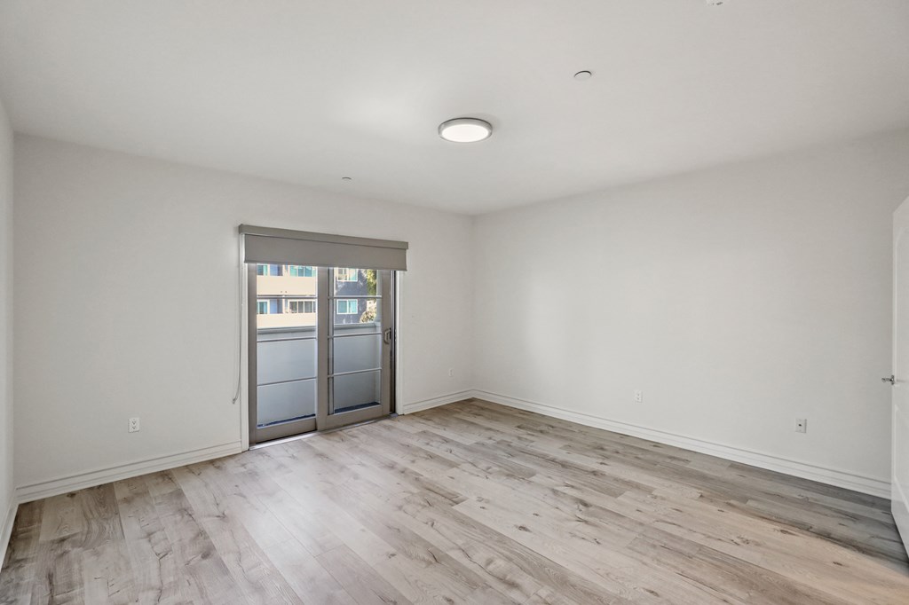 Spacious Living Room with Balcony