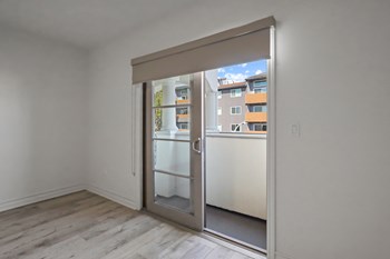 Double Door Balcony Access - Photo Gallery 25