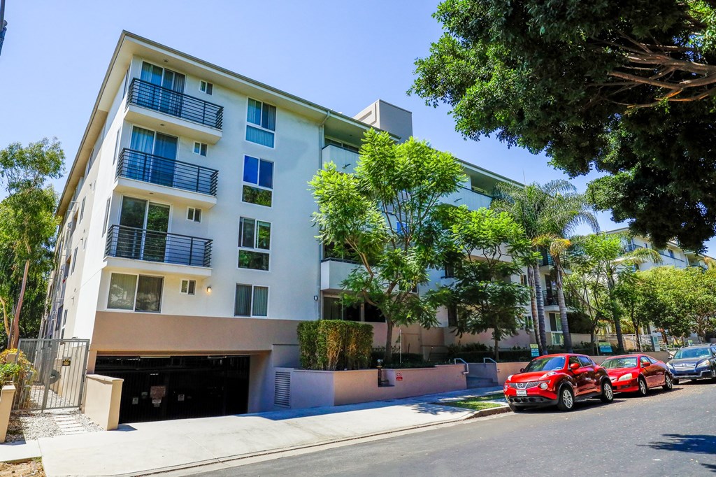 Property Exterior of Edinburgh Courtyard by Wiseman