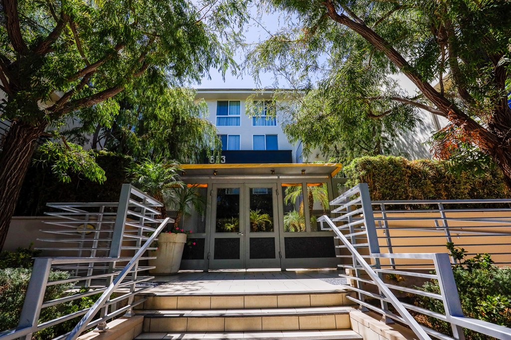 Front Entrance to Edinburgh Courtyard by Wiseman