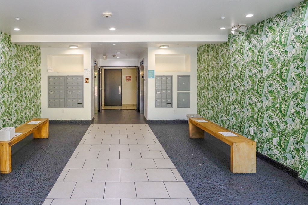 Lobby of Edinburgh Courtyard by Wiseman in Every Grove Area of Los Angeles