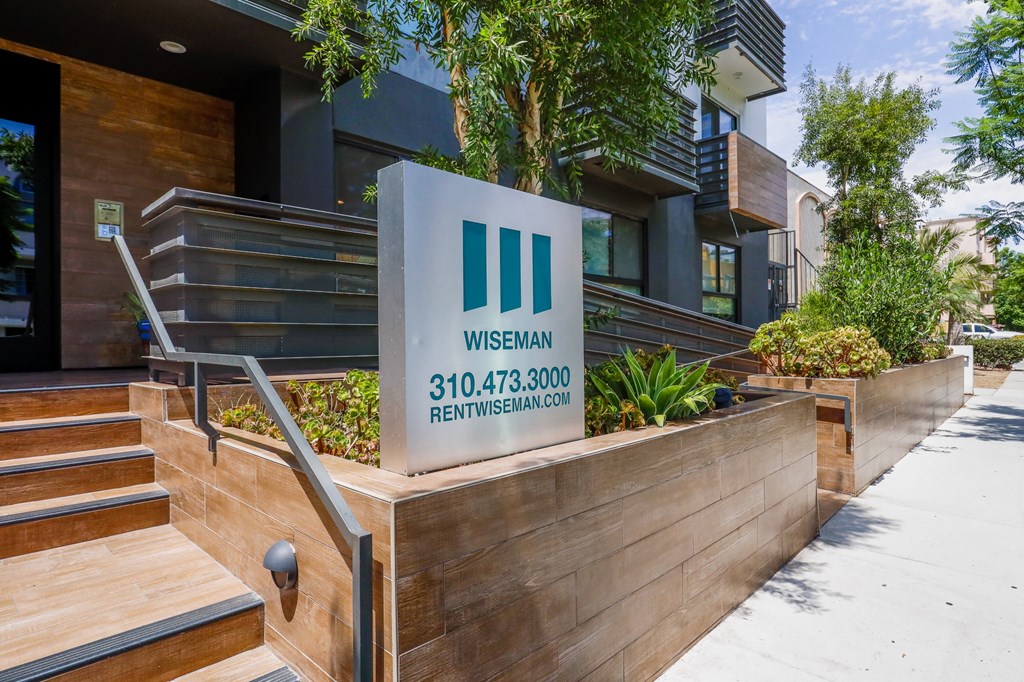 Front Entrance to Hudson Lux by Wiseman