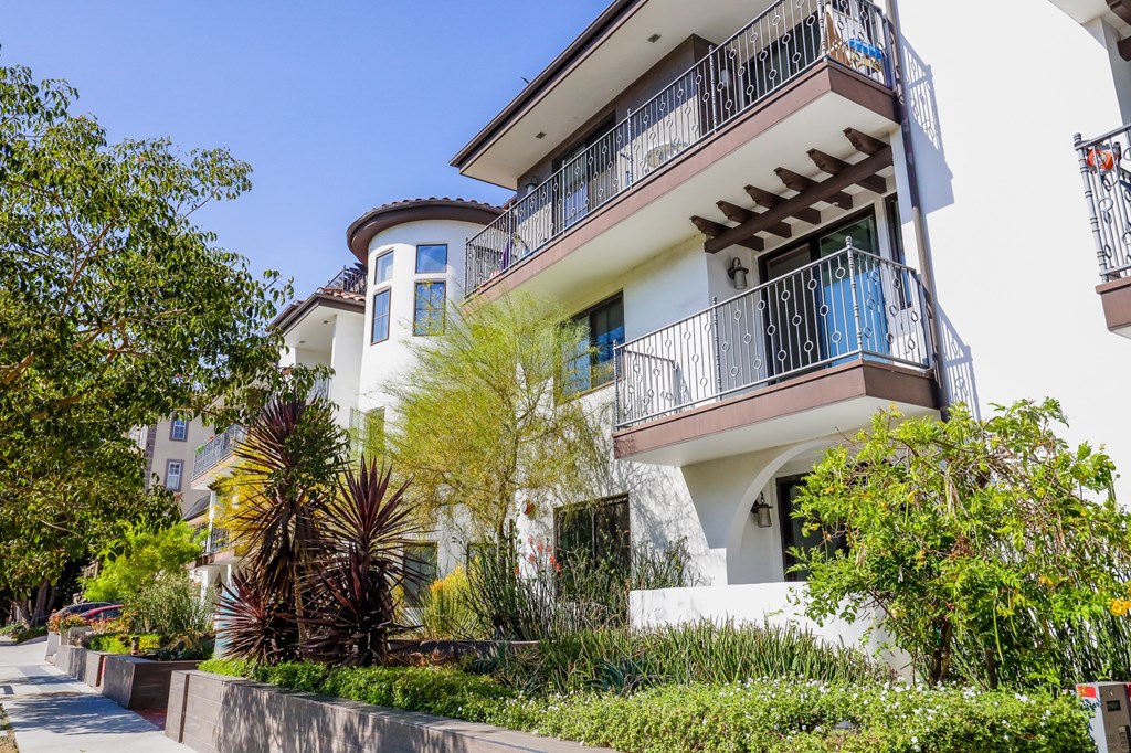 Side Exterior of Kelton Alexander by Wiseman