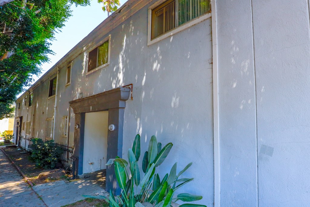 Building Exterior of Iowa at Federal by Wiseman