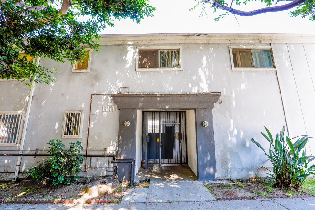 Building Exterior of Iowa at Federal by Wiseman