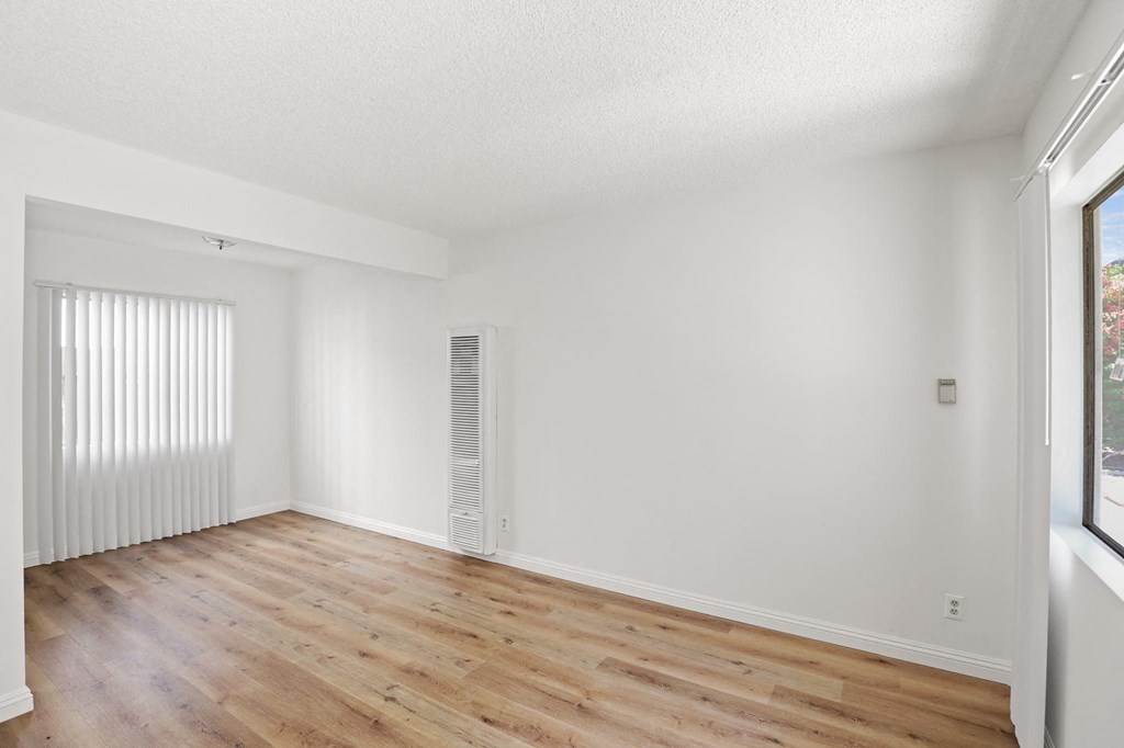 Studio Apartment with Vinyl Flooring
