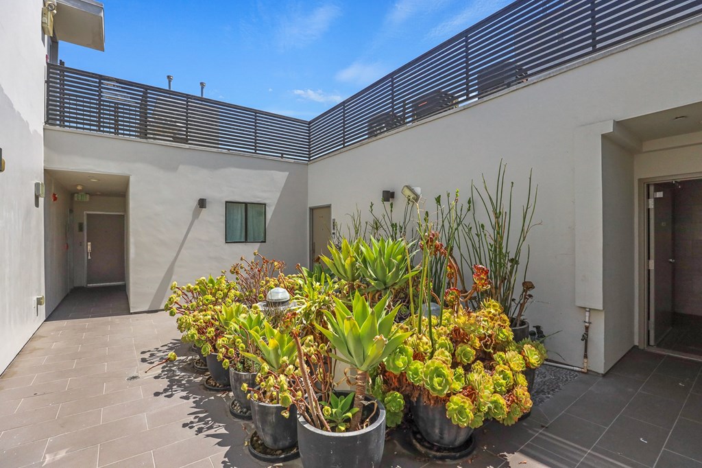 Common Area of Waring Hudson