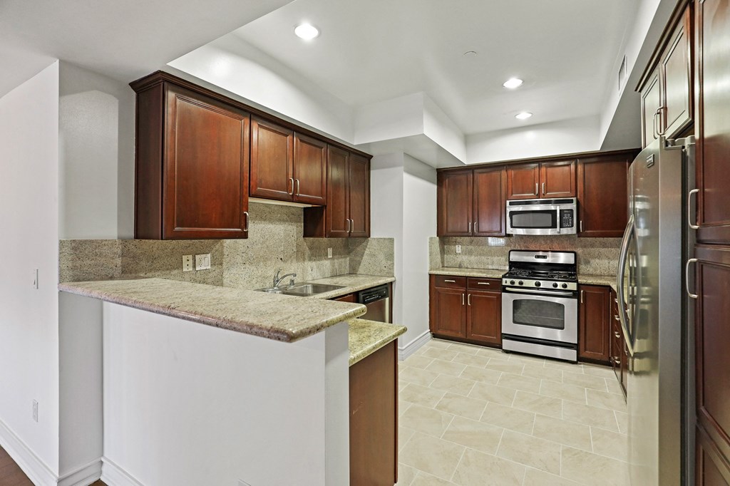 Large-Size Kitchens with Plenty of Cabinet Storage