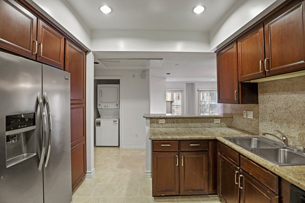 Kitchens with Energy-Efficient Stainless Appliances and In-Suite Washer & Dryer