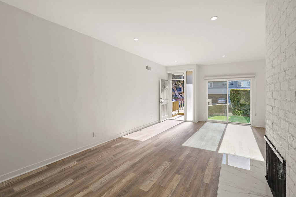 Apartment with Open-Concept Dining and Living Room Space