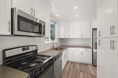 Apartment Full-Size Kitchen with Lots of Cabinet Storage