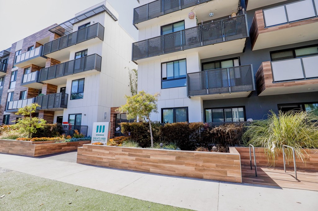 Cole Grove by WIseman, and Apartment Community Located in Hollywood