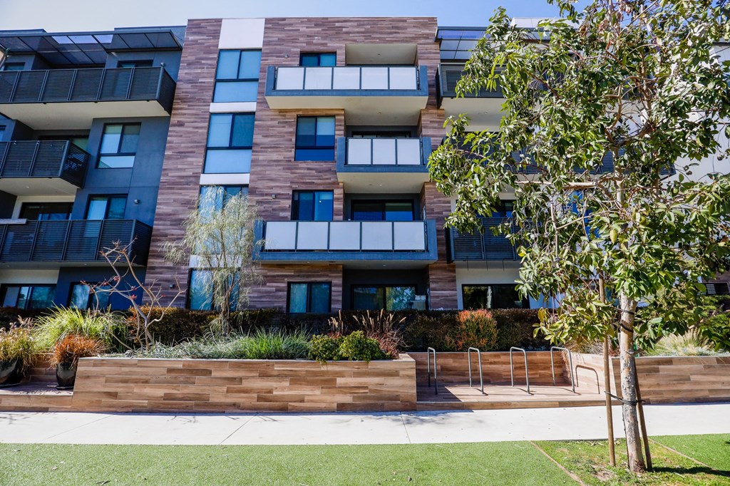 Cole Grove by WIseman, and Apartment Community Located in Hollywood