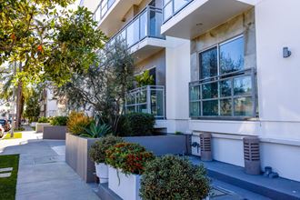 111 S. Kings 2-3 Beds Apartment for Rent - Photo Gallery 3