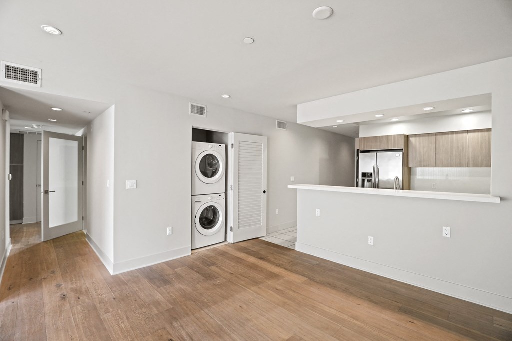 Open-Concept Kitchen and Dining Space with In-Suite Washer & Dryer