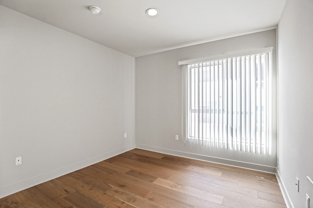 Bedroom with Large-Size Window and Vinyl Flooring