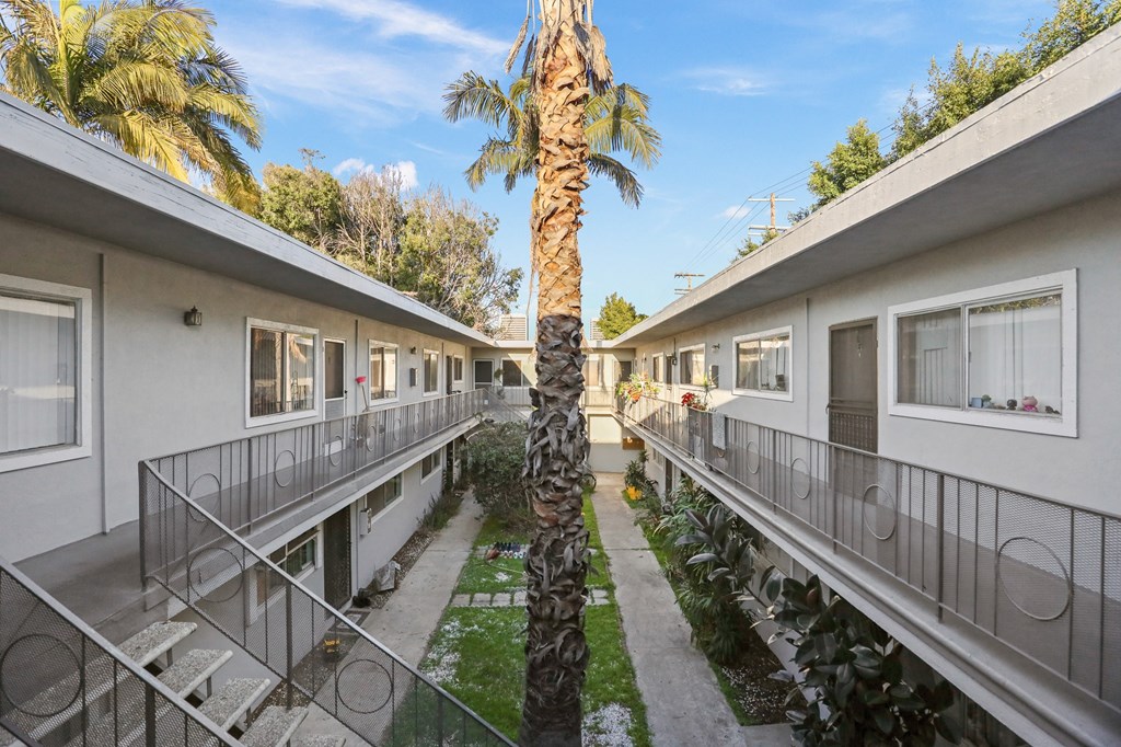Interior Courtyard of Iowa at Federal by Wiseman