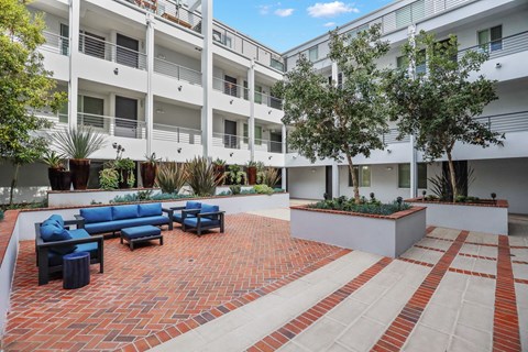 Entertainment Area of Courtyard in Glendale Apartment Building