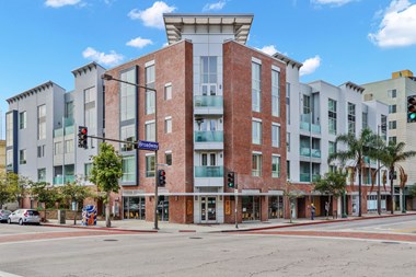 Broadway by Wiseman in Glendale Residential Apartment Homes