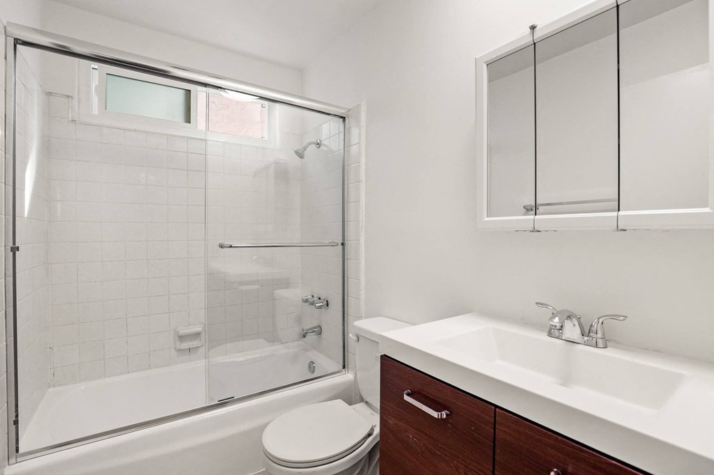 Bathroom with a Bathtub and Glass Doors