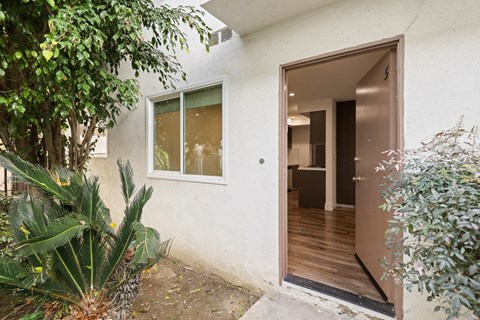 Apartment Ground Floor Entry