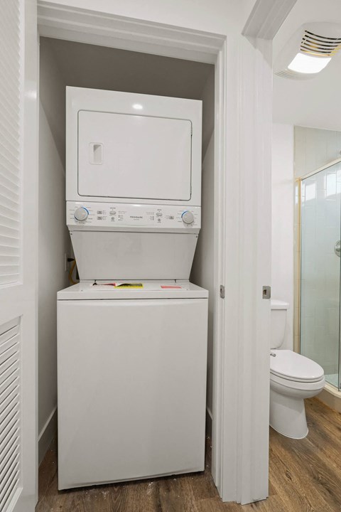 Apartment with In-Suite Washer and Dryer