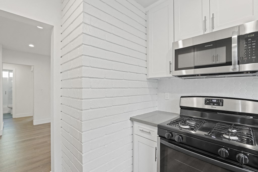 Kitchens with Energy-Efficient Stainless Appliances