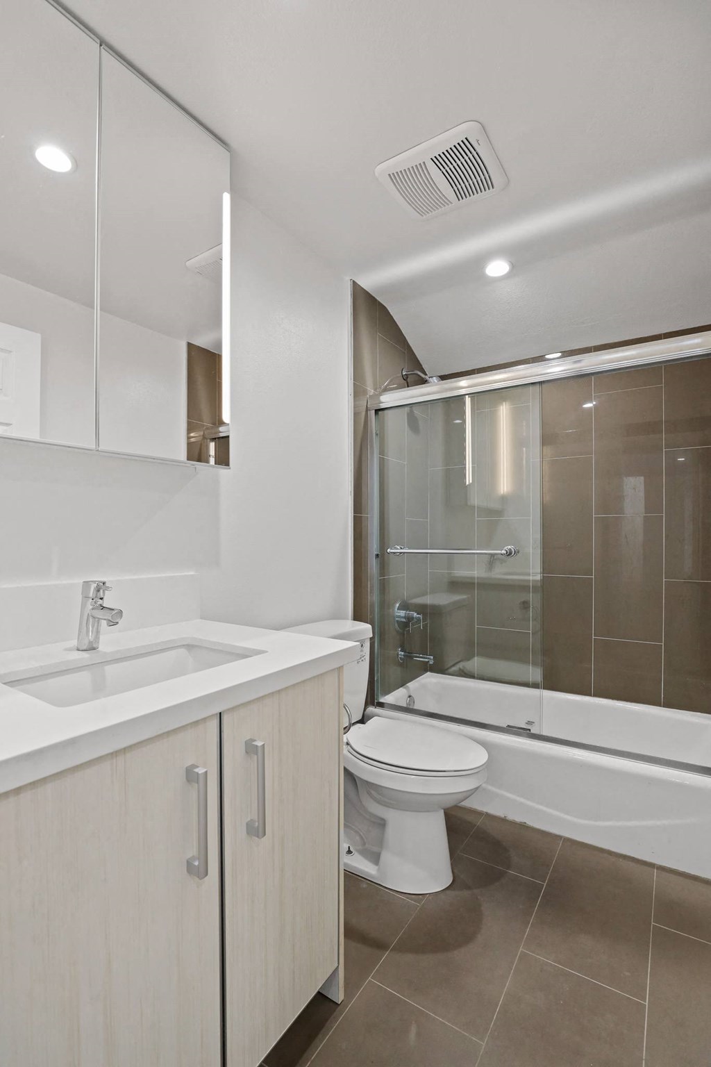 West LA apartment with Bathroom with Full-Size Bathtub