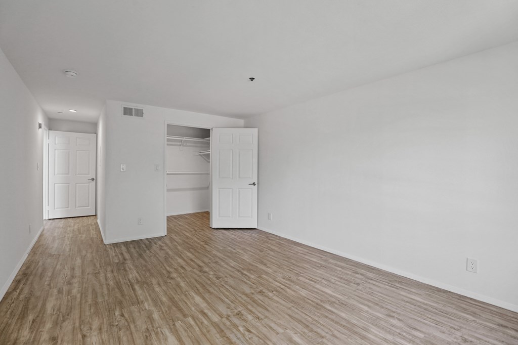 West LA apartment with large sized bedrooms