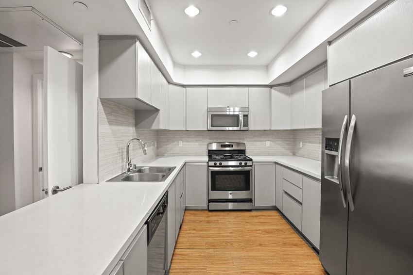 Full-Size Kitchen with Energy-Efficient Appliances Full-Size Kitchen with Energy-Efficient Appliances - Photo Gallery