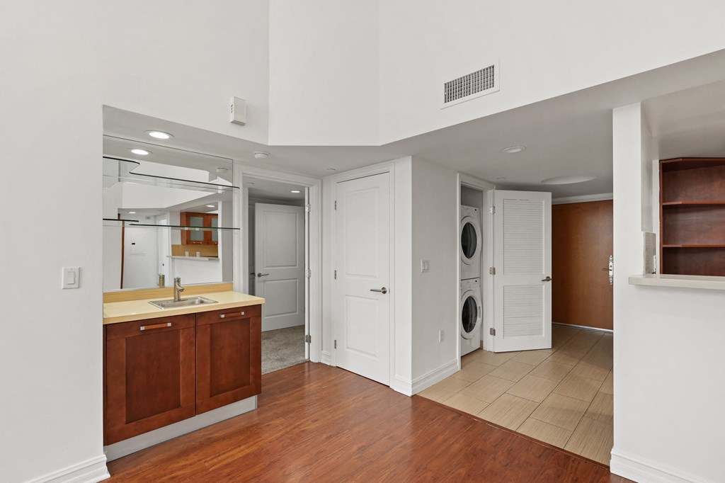 Wet Bar, In-Suite Washer & Dryer, and Hardwood Flooring