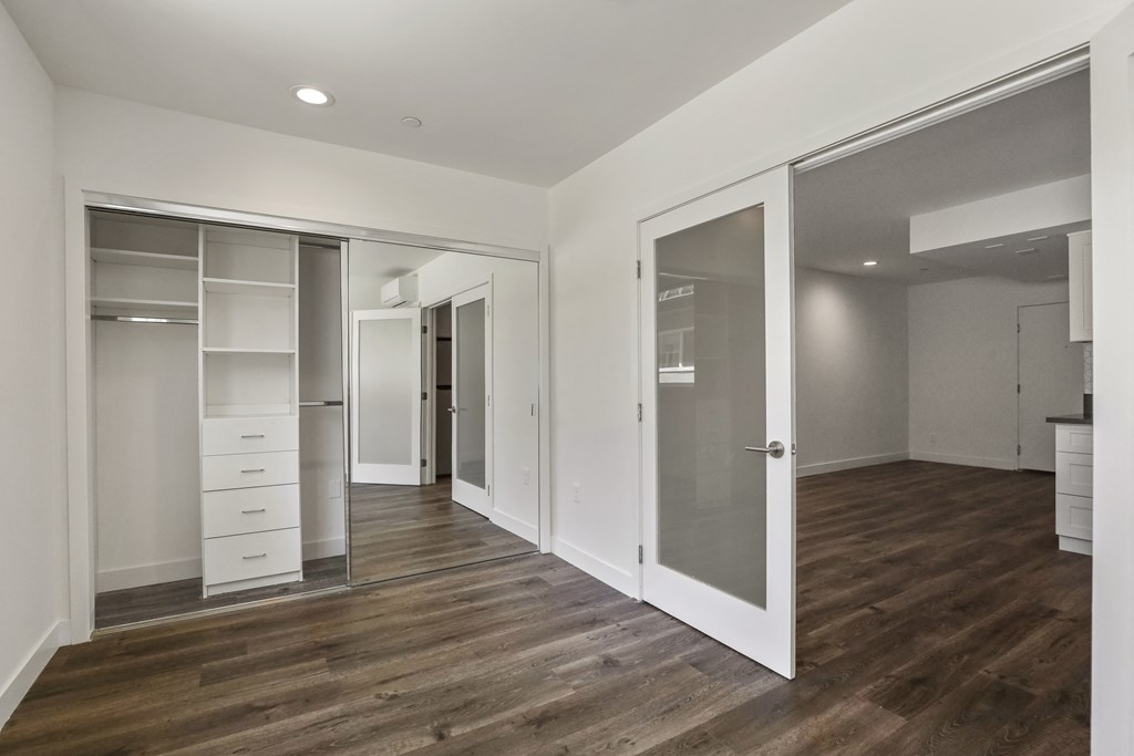 Bedroom with Large Mirrored Closet with Built-In Organizers