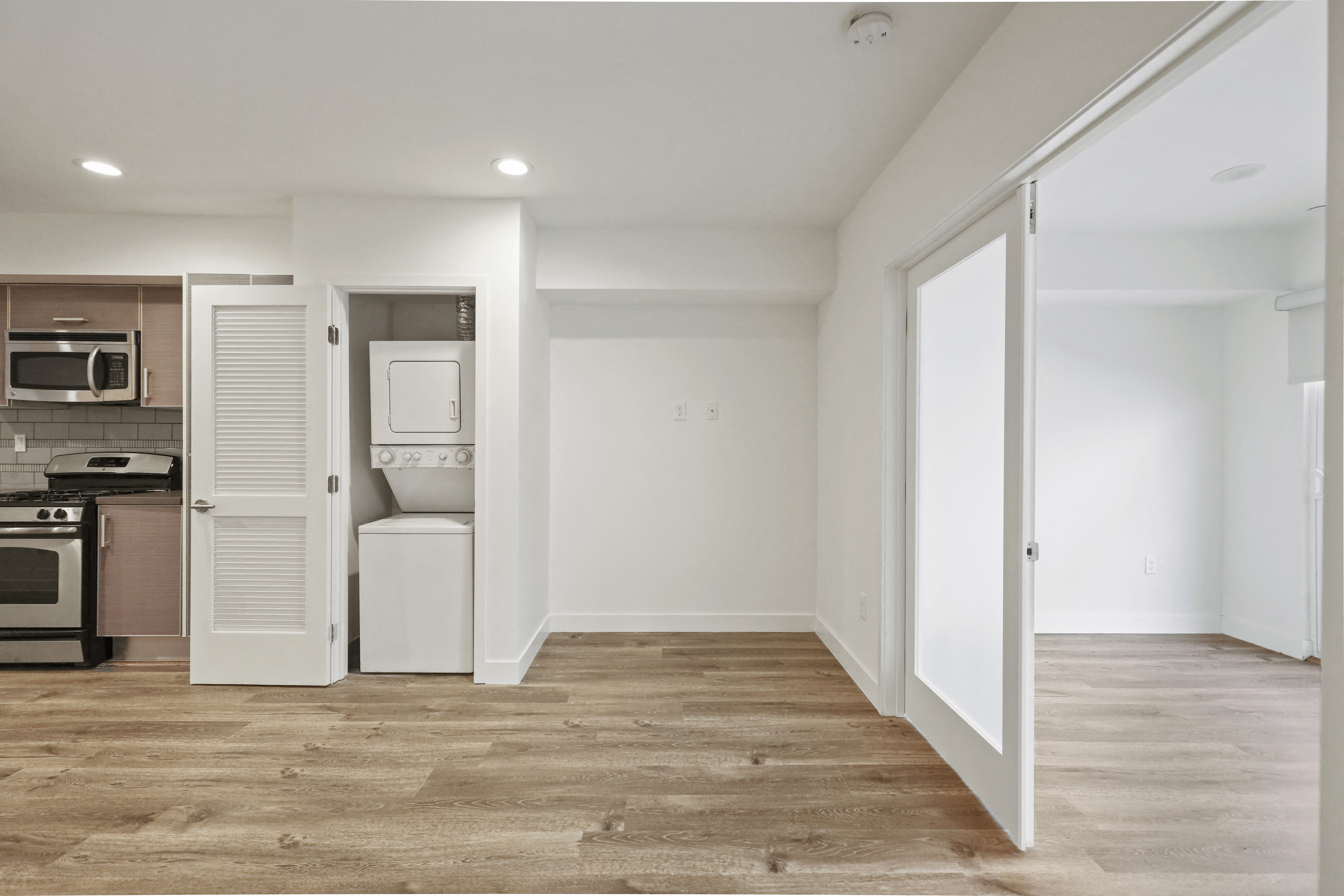 One-Bedroom Apartment with Large Kitchen and Washer and Dryer